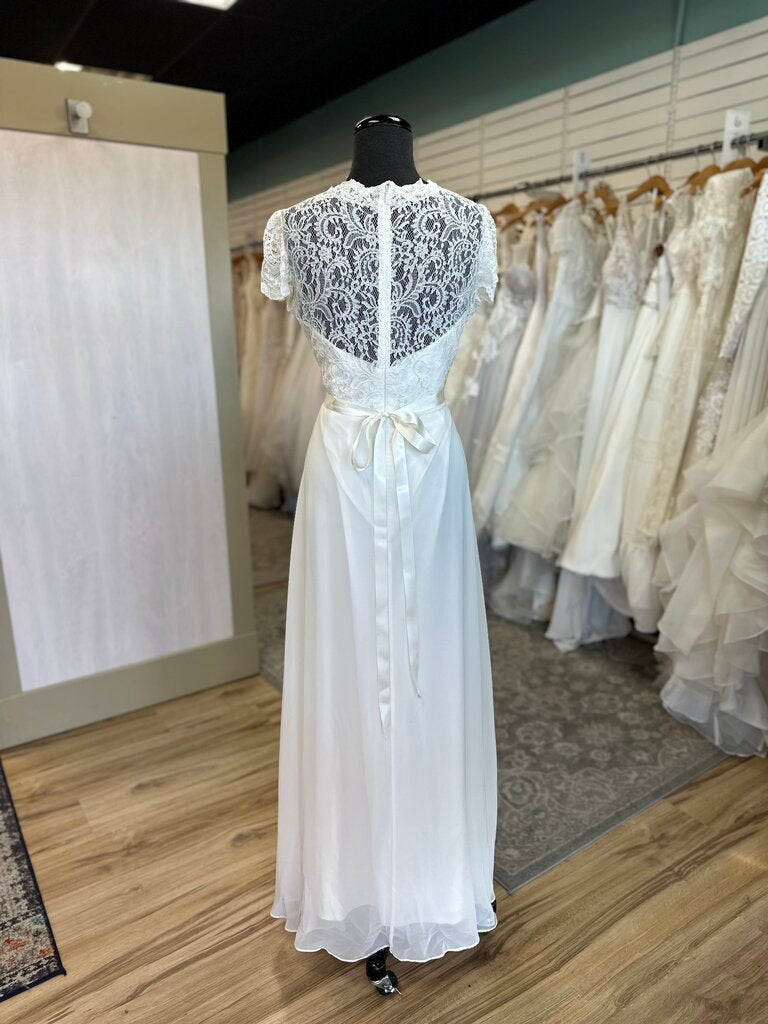 Dessy Collection Ivory Lace Short Sleeve Top Bridal Gown 14