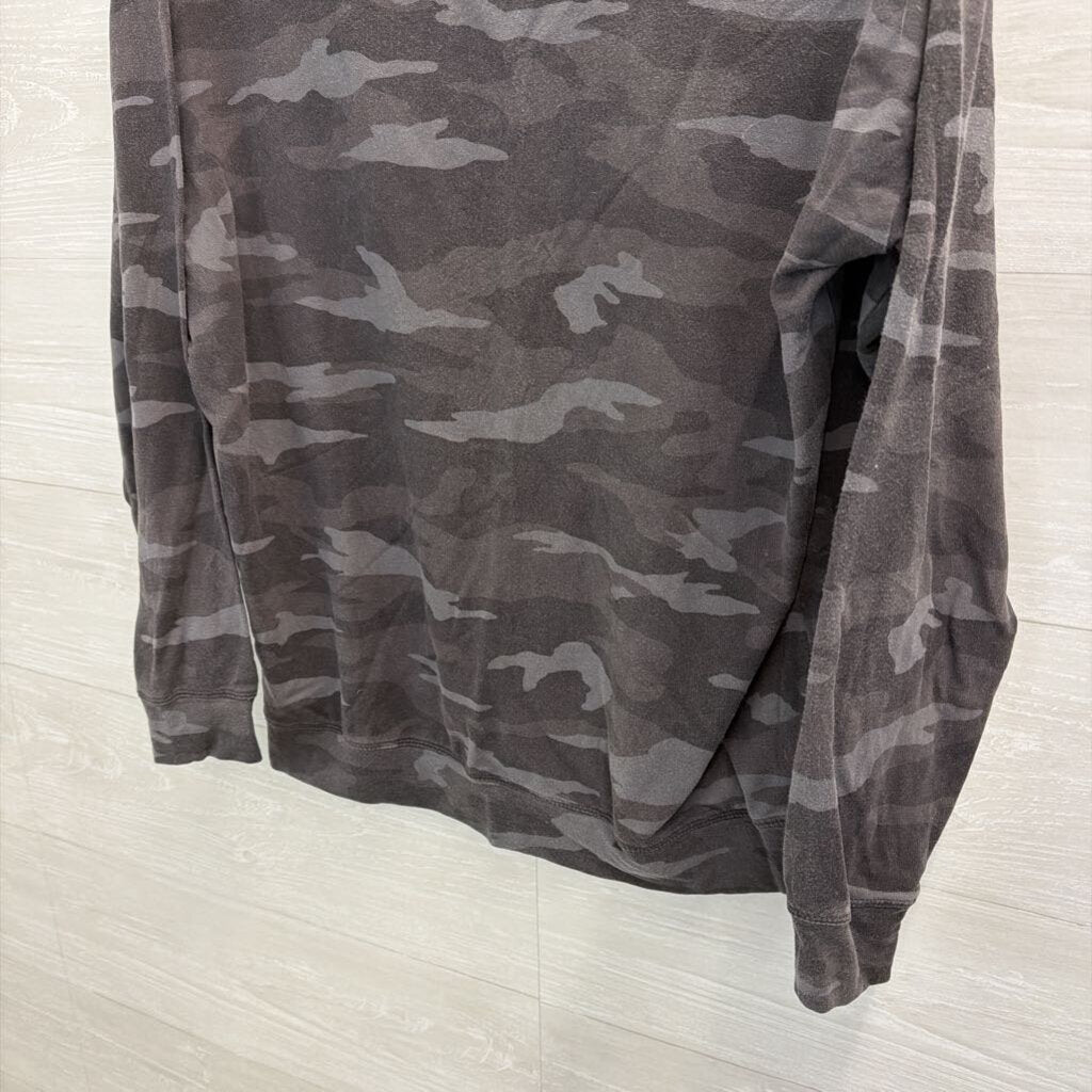 Athleta Grey Camo Print Long Sleeve Pullover Small