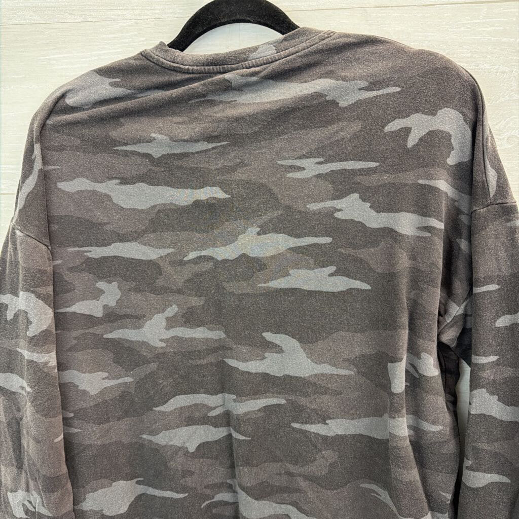 Athleta Grey Camo Print Long Sleeve Pullover Small