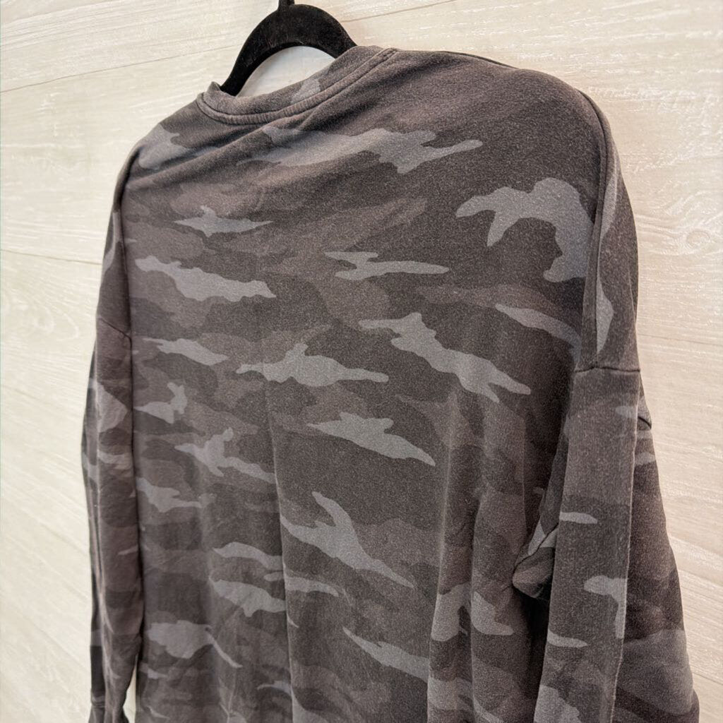 Athleta Grey Camo Print Long Sleeve Pullover Small