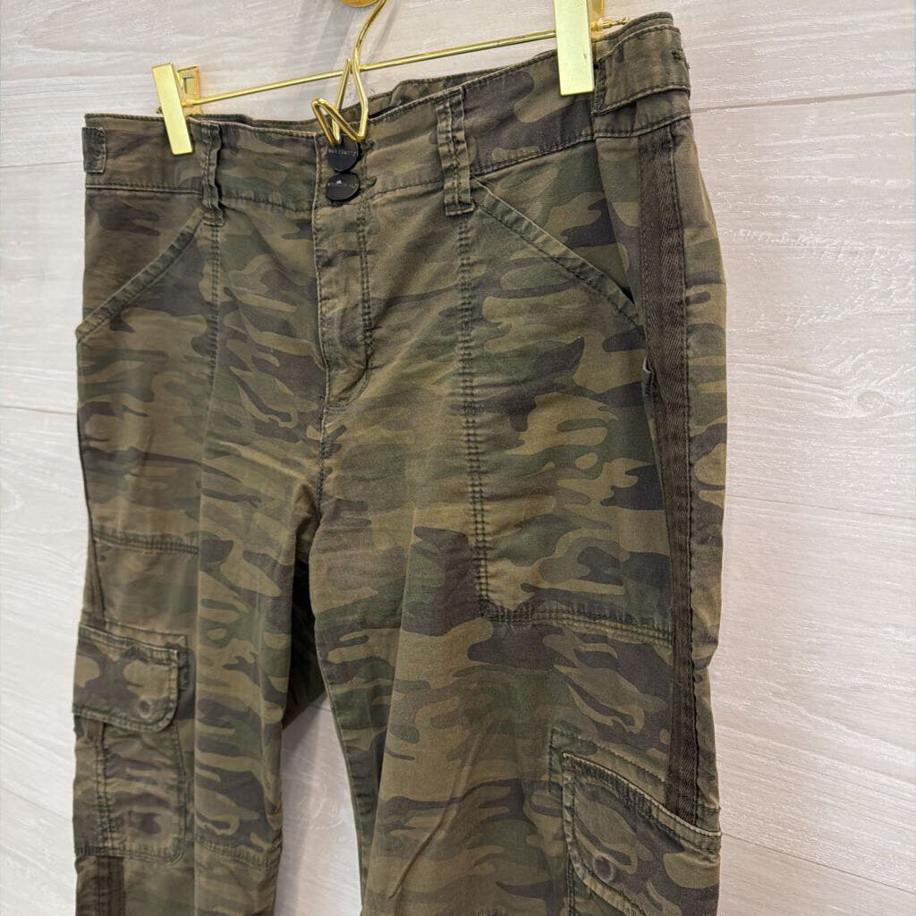 Sanctuary Green Camo Cargo Style Pants 28