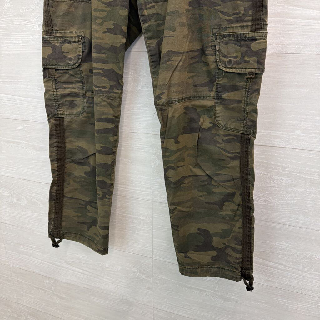 Sanctuary Green Camo Cargo Style Pants 28
