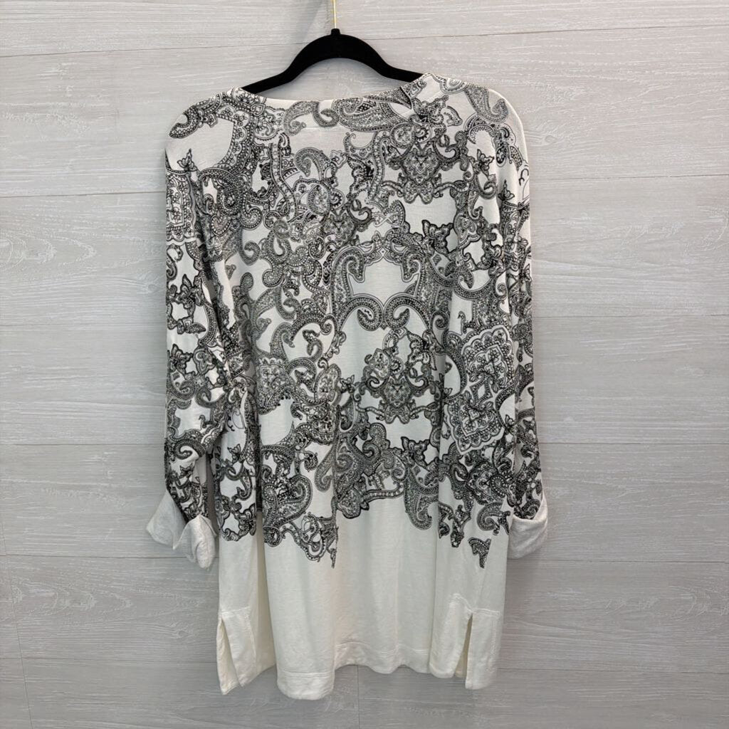 Chicos White/ Black Print Long Sleeve Top 20/22