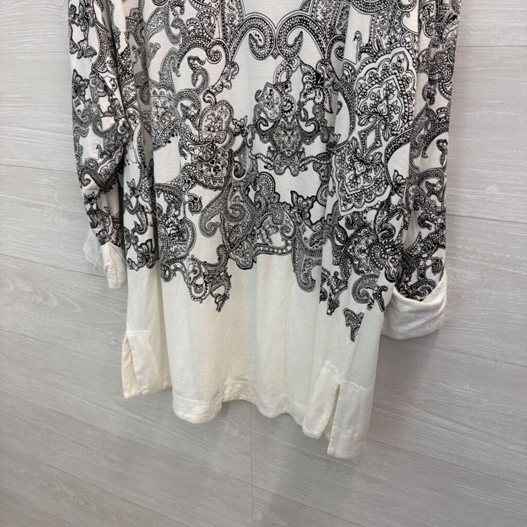 Chicos White/ Black Print Long Sleeve Top 20/22