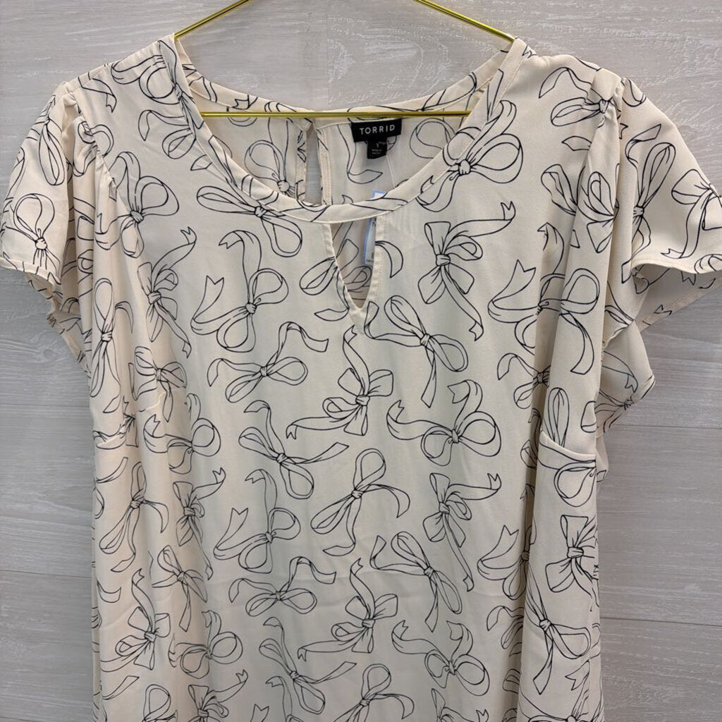 Torrid White/ Black Bow Print Short Sleeve Top 1