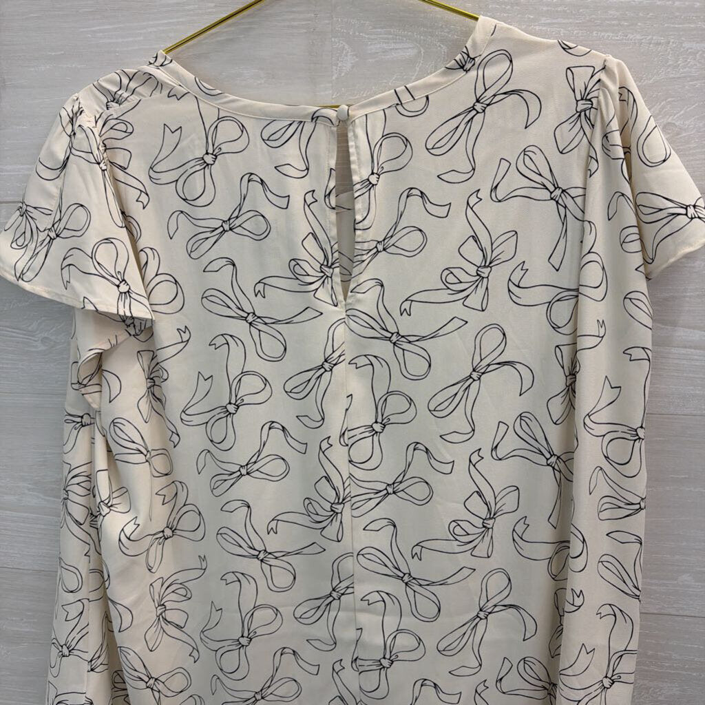 Torrid White/ Black Bow Print Short Sleeve Top 1