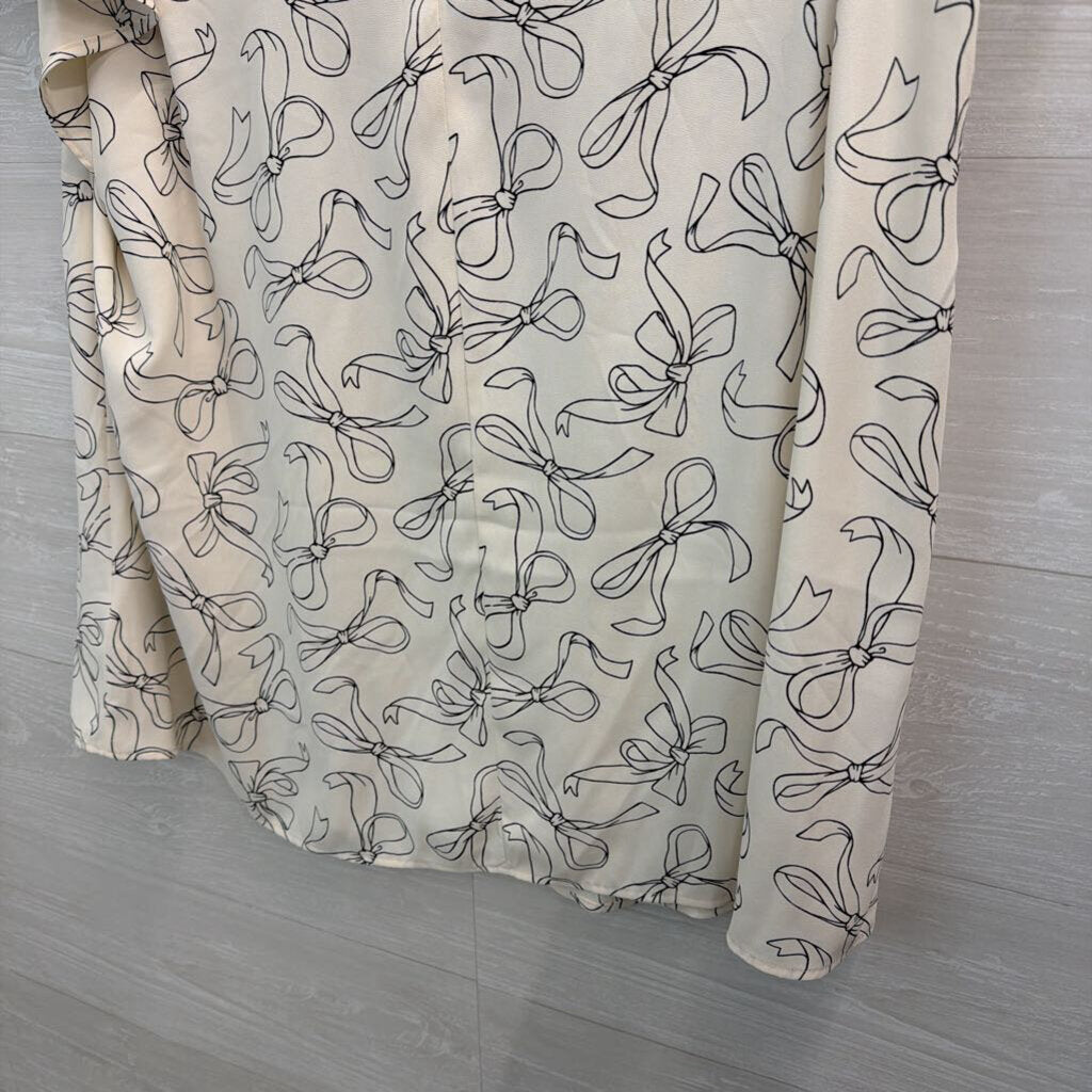 Torrid White/ Black Bow Print Short Sleeve Top 1