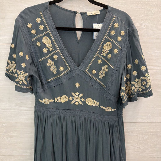 In Loom Blue/ Cream Embroidered Top Short Sleeve Midi Dress Large