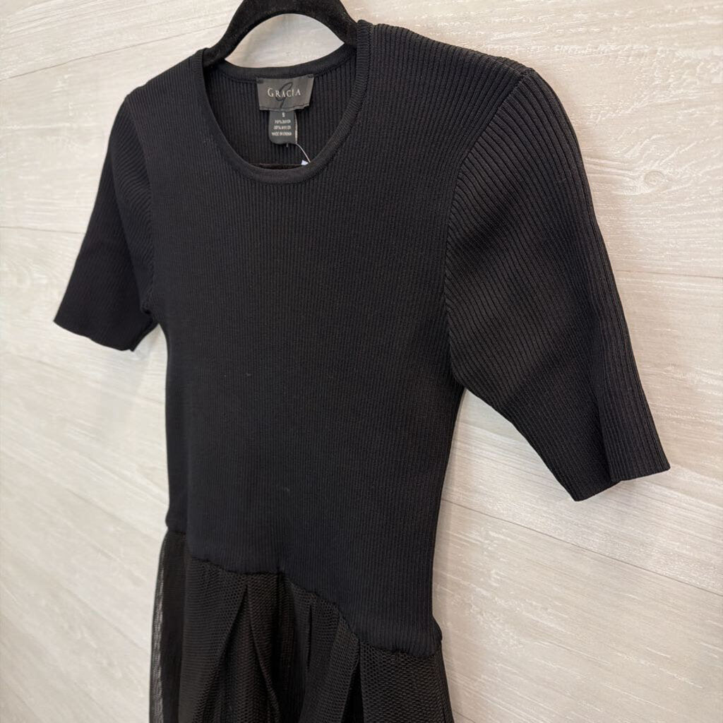 Gracia Black Short Sleeve Textured Midi Dress Small