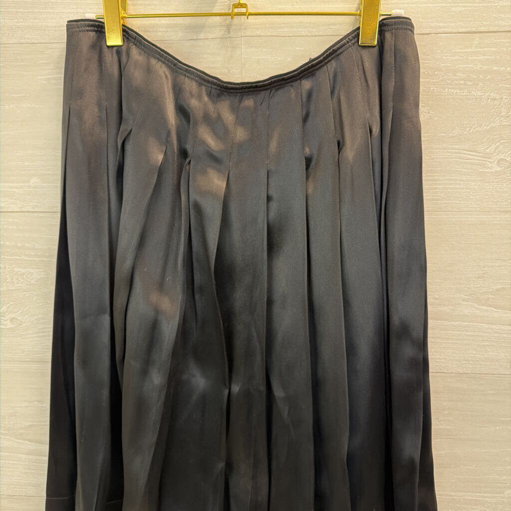 Marc Jacobs Black Silky Pleated Skirt 4