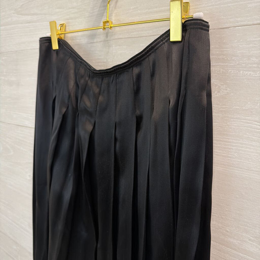 Marc Jacobs Black Silky Pleated Skirt 4