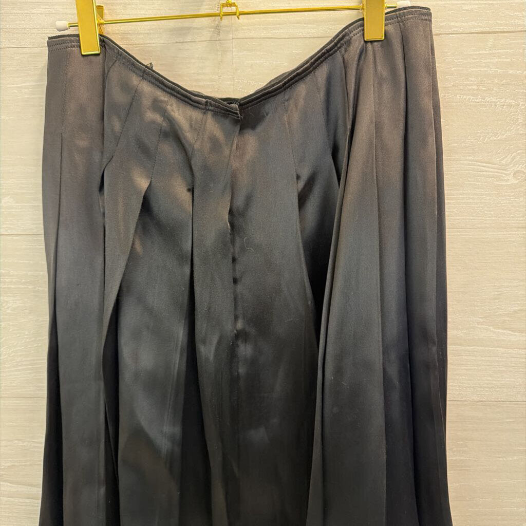 Marc Jacobs Black Silky Pleated Skirt 4