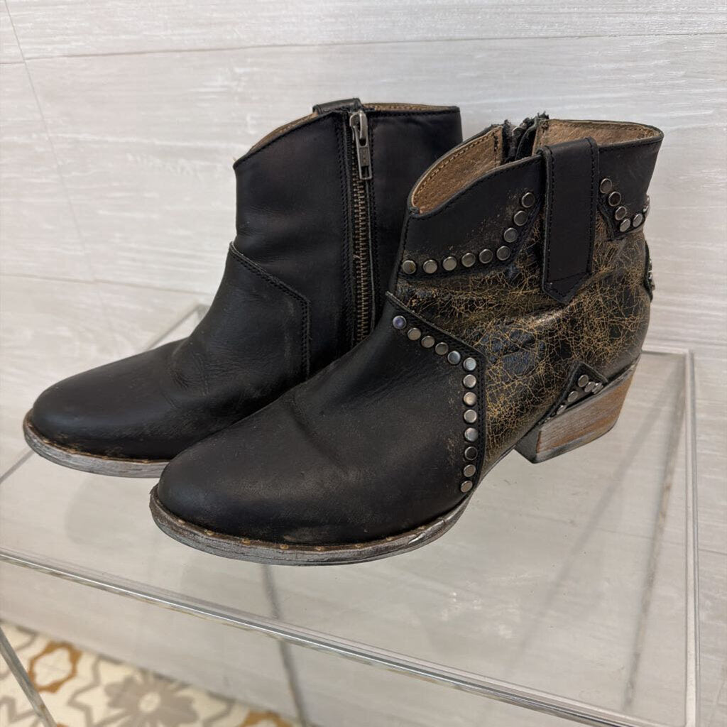 Circle G Black Leather Studded Star Inlay Ankle Boots 7.5