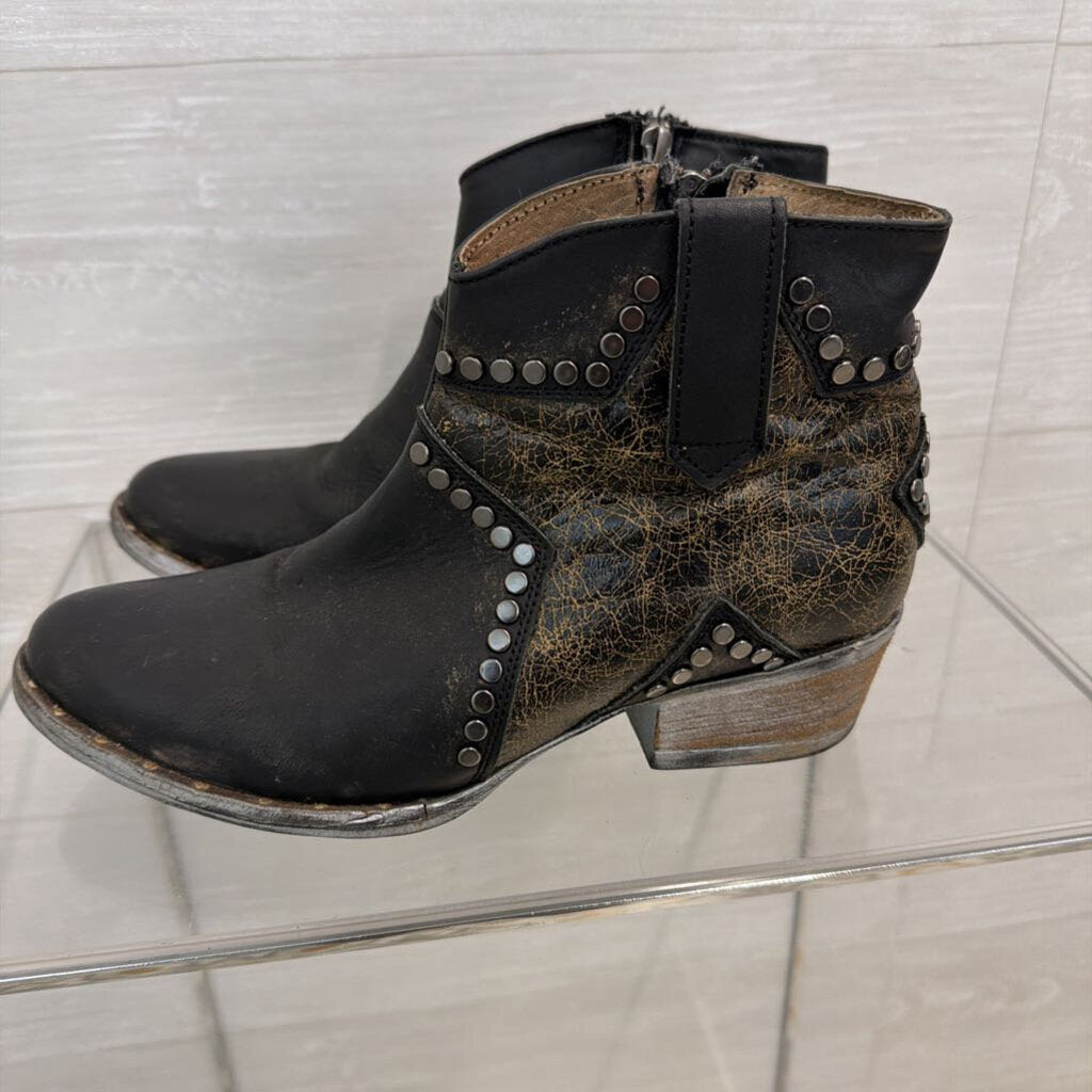 Circle G Black Leather Studded Star Inlay Ankle Boots 7.5