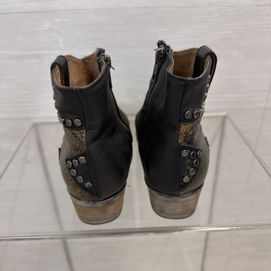 Circle G Black Leather Studded Star Inlay Ankle Boots 7.5