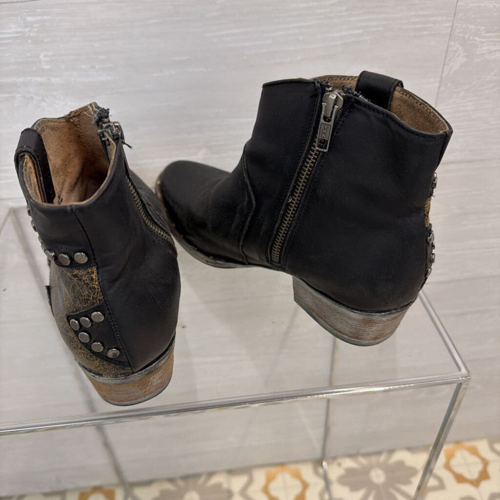 Circle G Black Leather Studded Star Inlay Ankle Boots 7.5