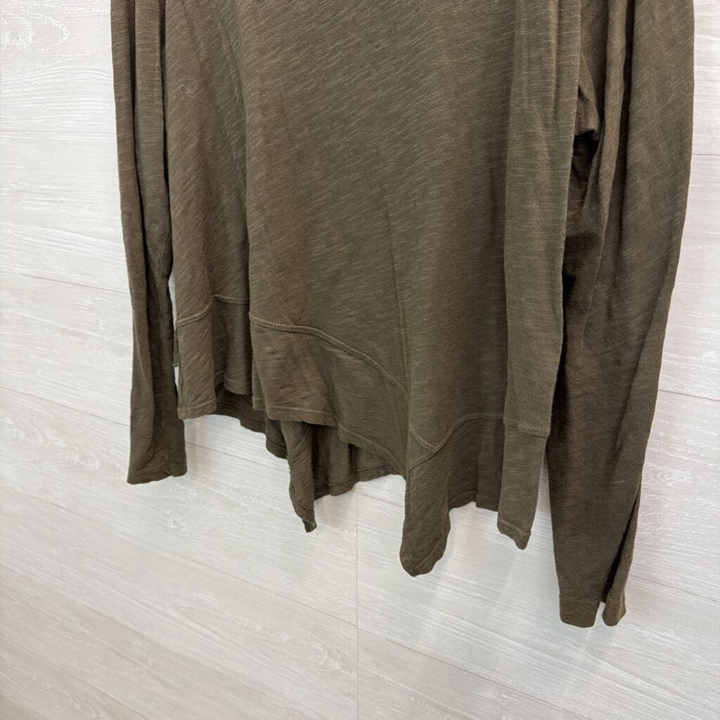 Left of Center Green Long Sleeve Top Medium