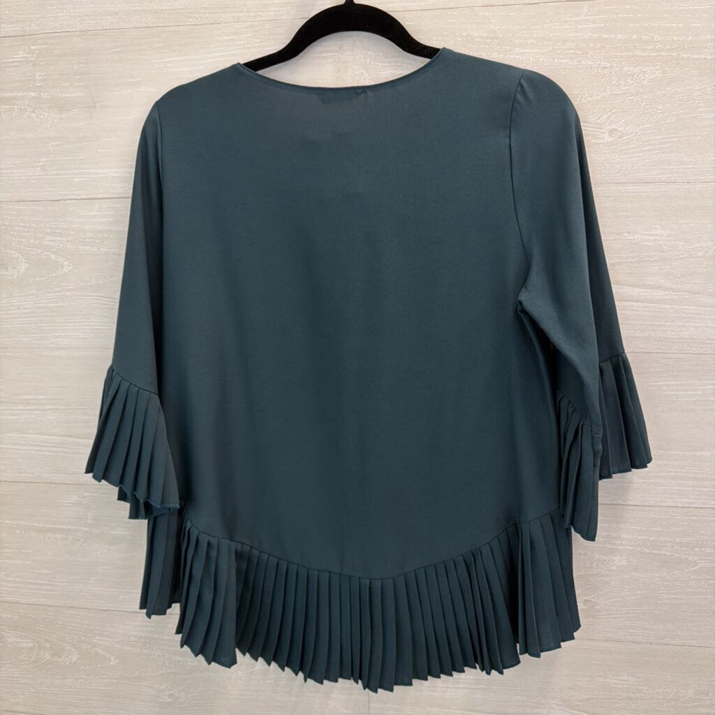 Les Amis Green Pleated Hem Long Sleeve Top Medium