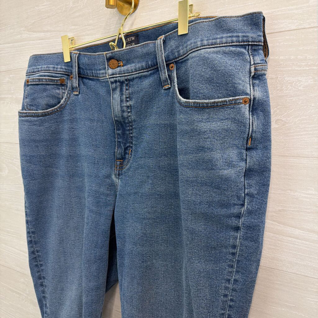 J Crew Medium Wash Essential Straight Jeans 34