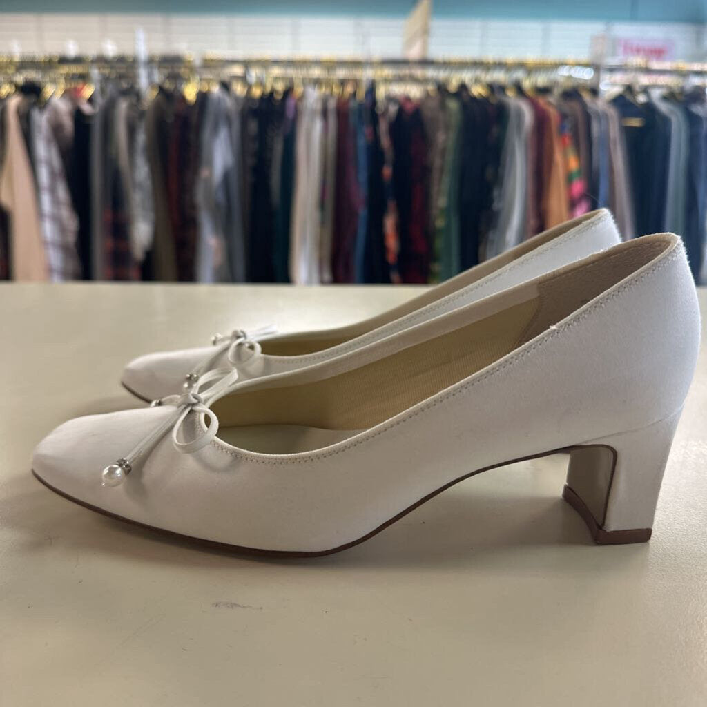 Vintage Dyeables White Bow Detail Heels 7