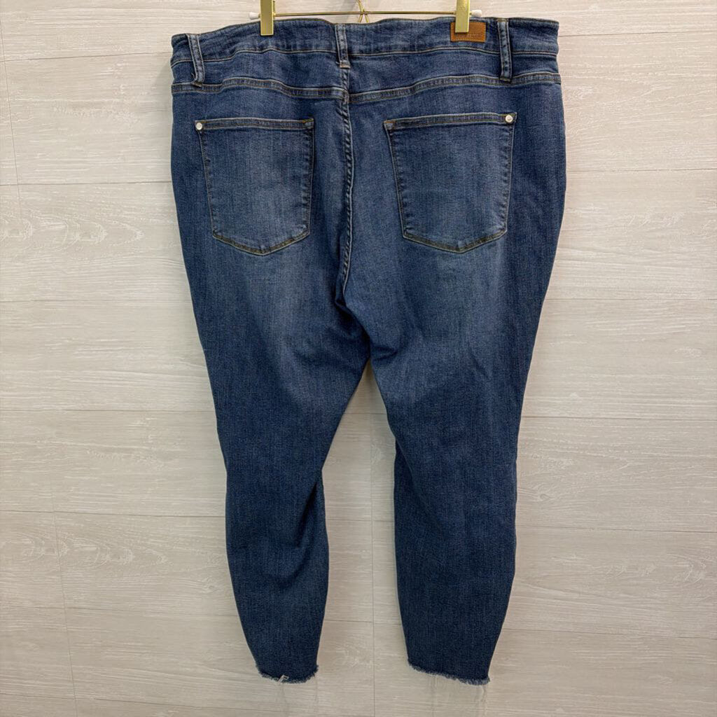 Judy Blue Dark Wash Distressed Skinny Leg Jeans 22W