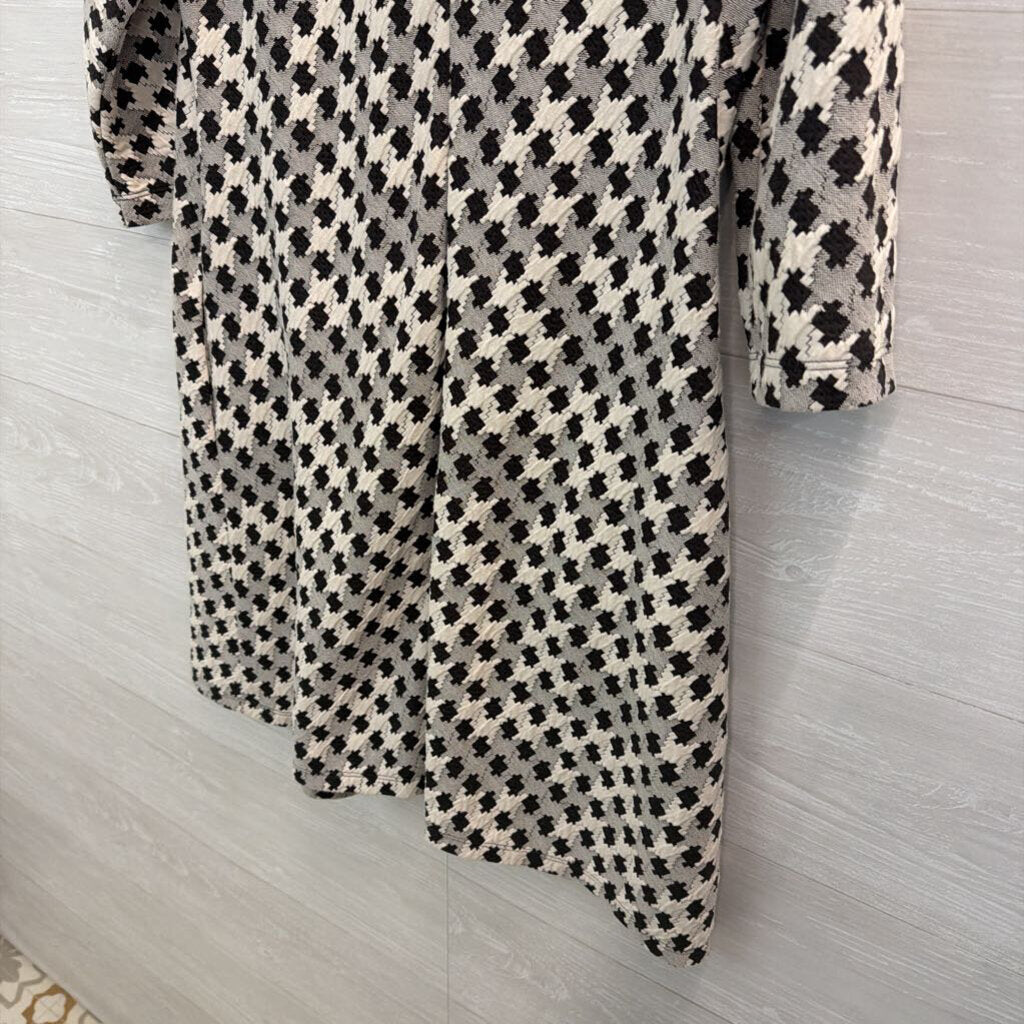Just Taylor Black/ Cream Houndstooth Textured Print Long Sleeve Dress 10