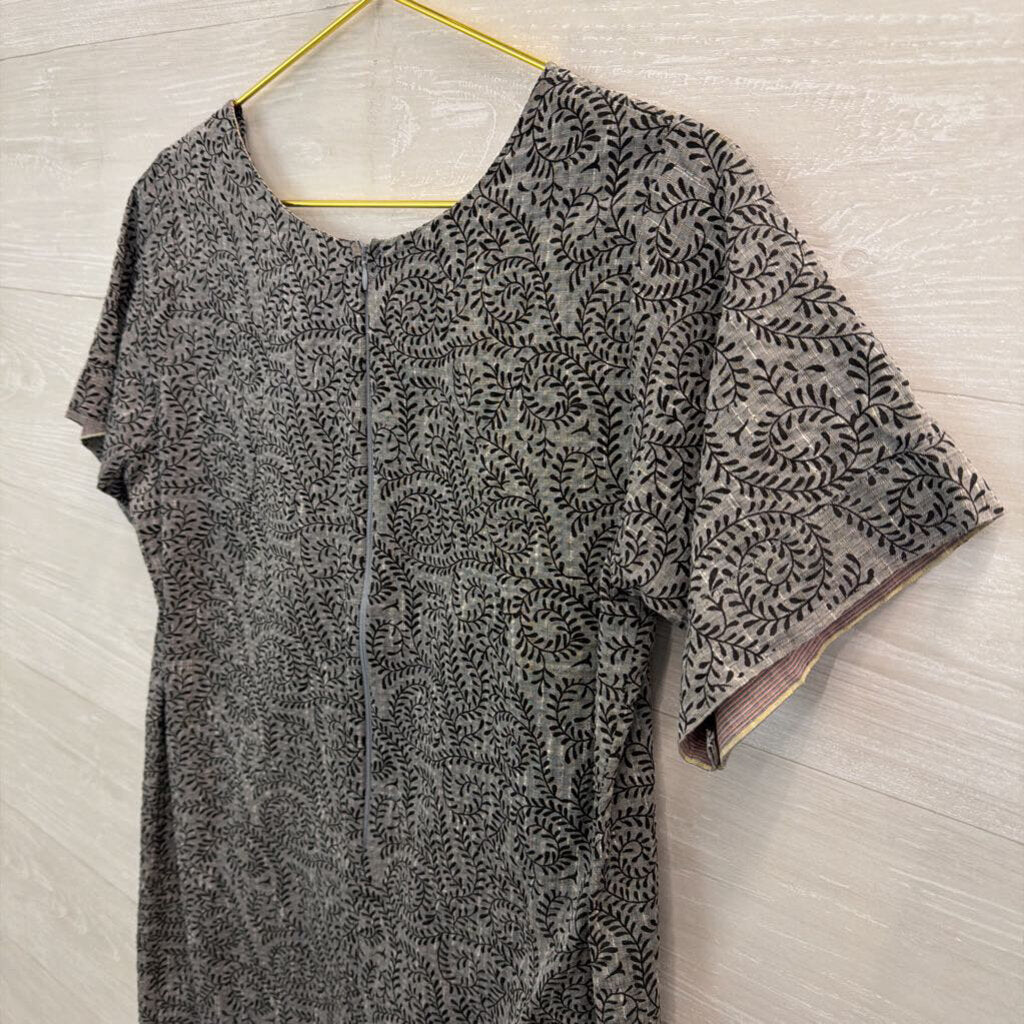 Grey/ Black Print Short Sleeve Shift Dress Medium