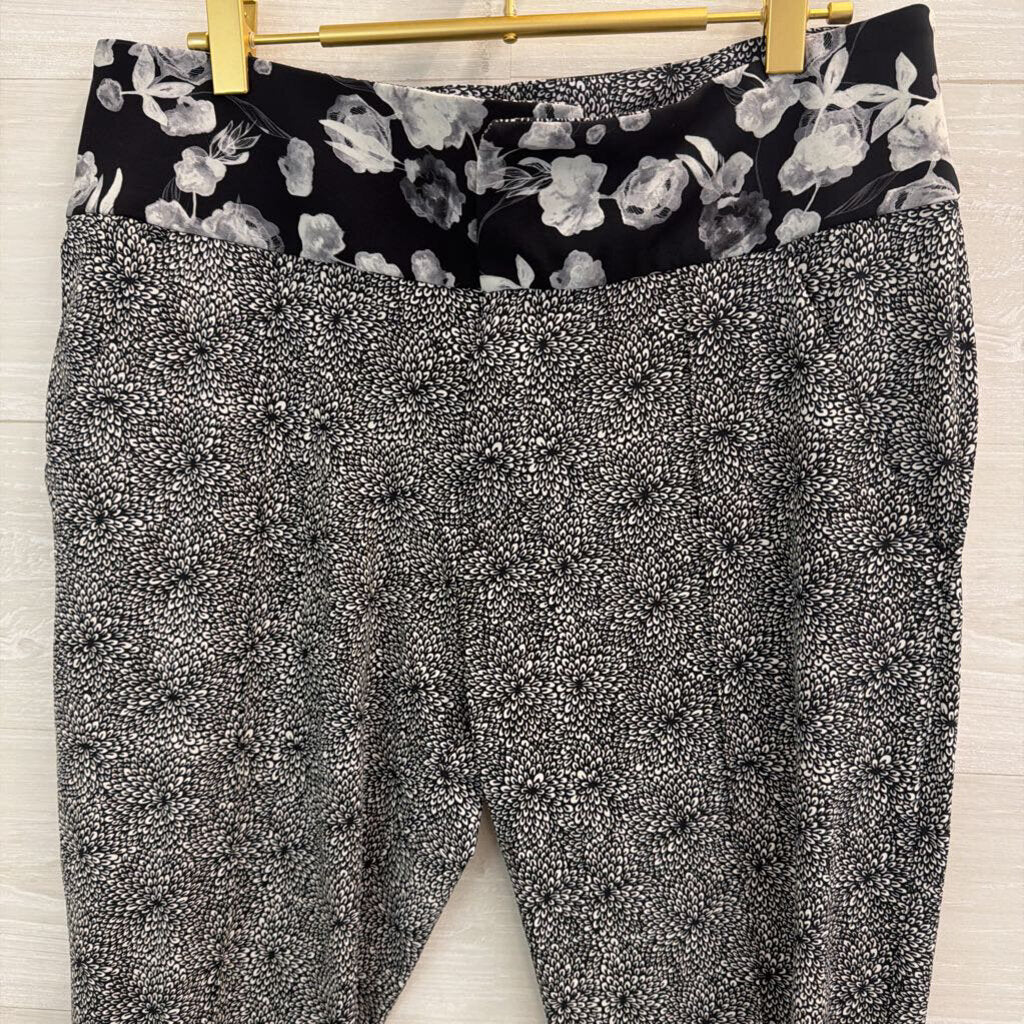 Lululemon Black/ White Print Departure Pants 8