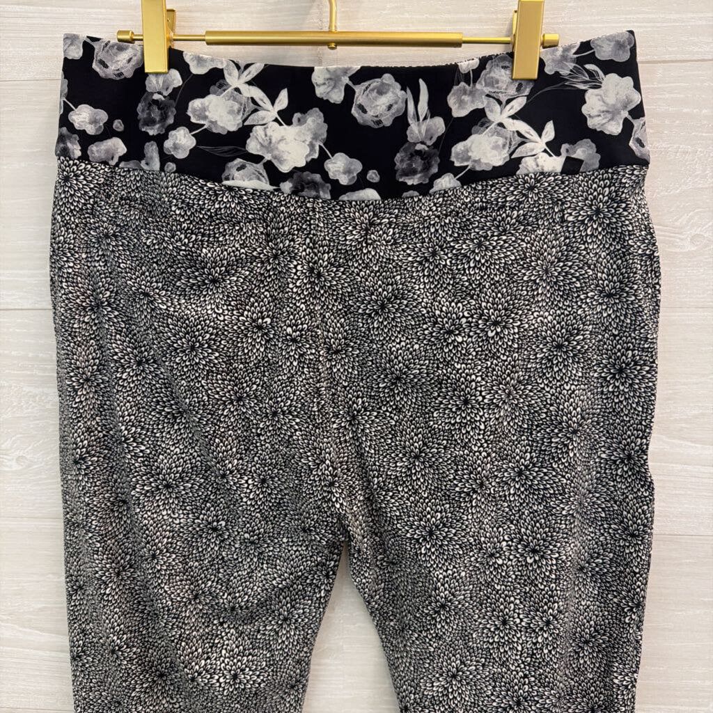 Lululemon Black/ White Print Departure Pants 8