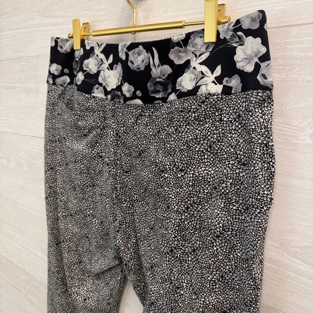 Lululemon Black/ White Print Departure Pants 8
