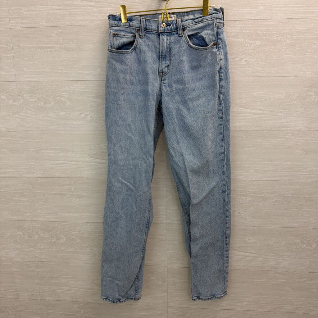 Abercrombie and Fitch Light Wash The Straight Mid Rise Jeans 6