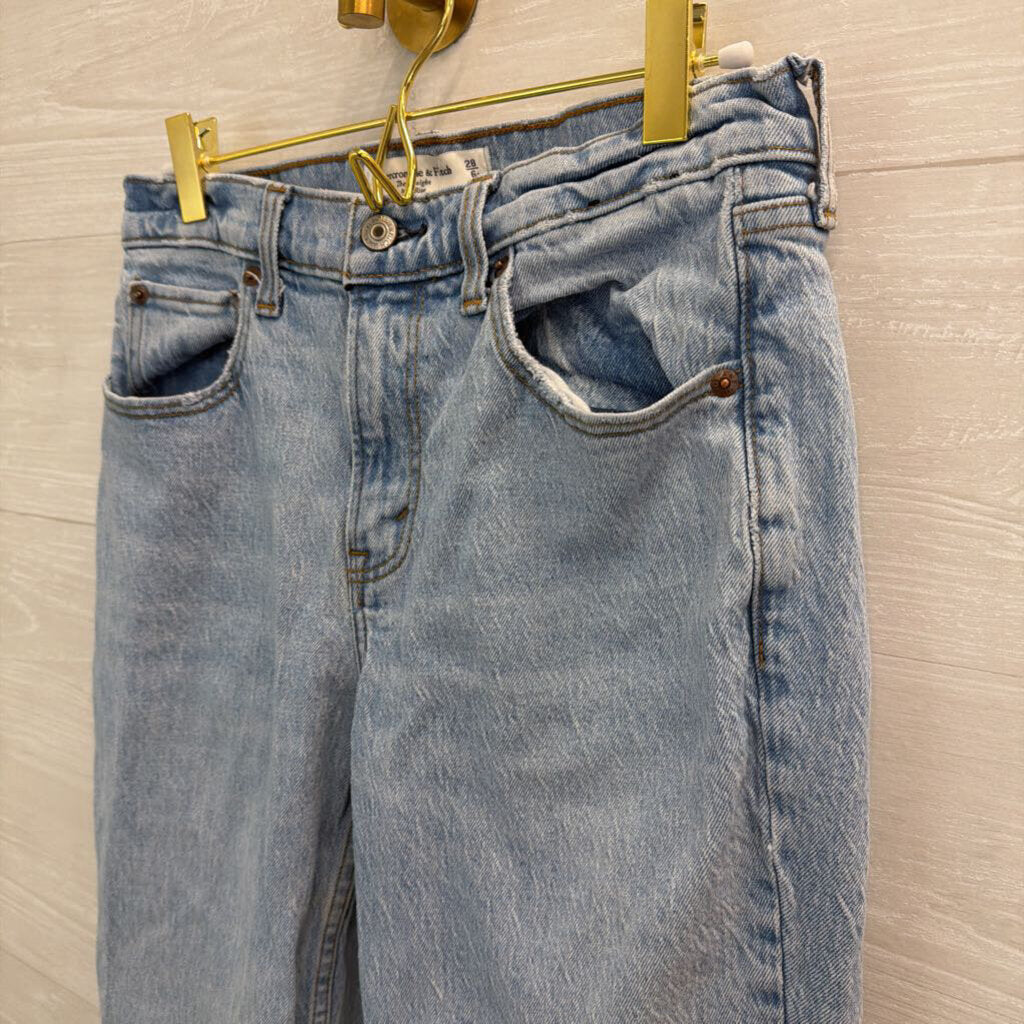 Abercrombie and Fitch Light Wash The Straight Mid Rise Jeans 6
