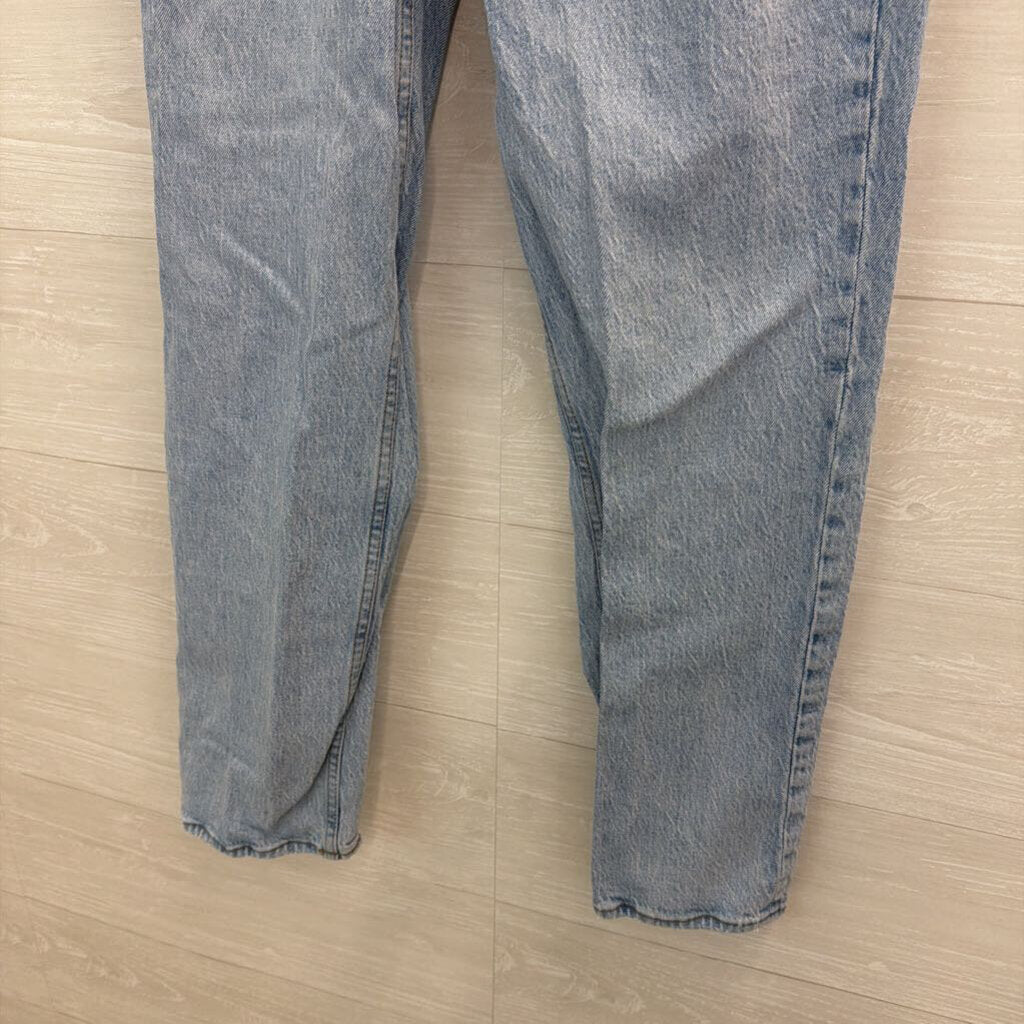 Abercrombie and Fitch Light Wash The Straight Mid Rise Jeans 6
