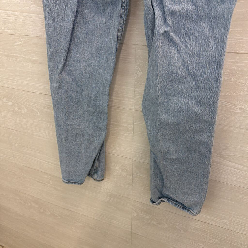 Abercrombie and Fitch Light Wash The Straight Mid Rise Jeans 6