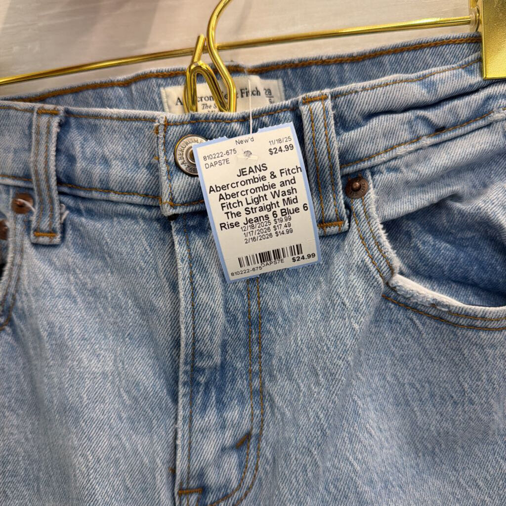 Abercrombie and Fitch Light Wash The Straight Mid Rise Jeans 6