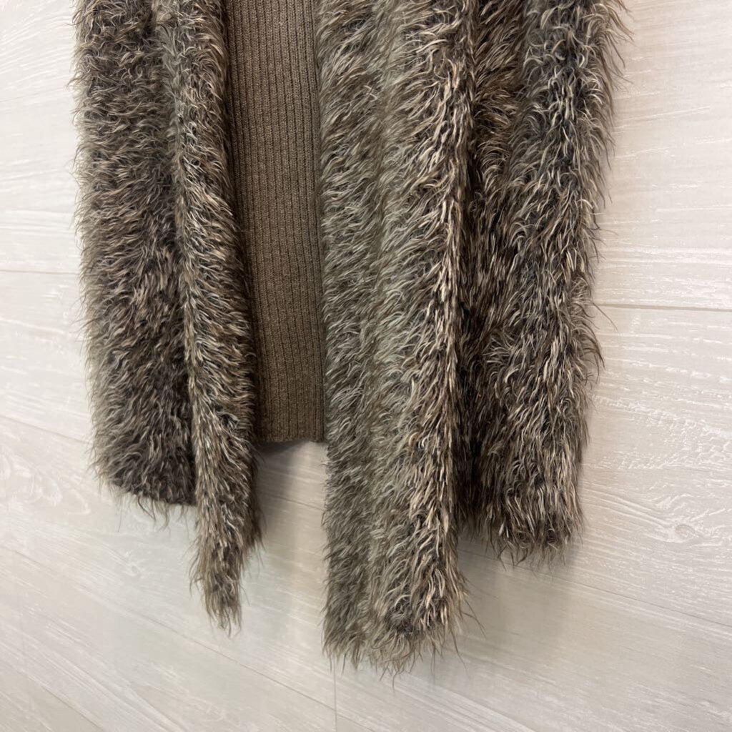 Cabi Soft Grey Faux Fur/ Knit Vest Small