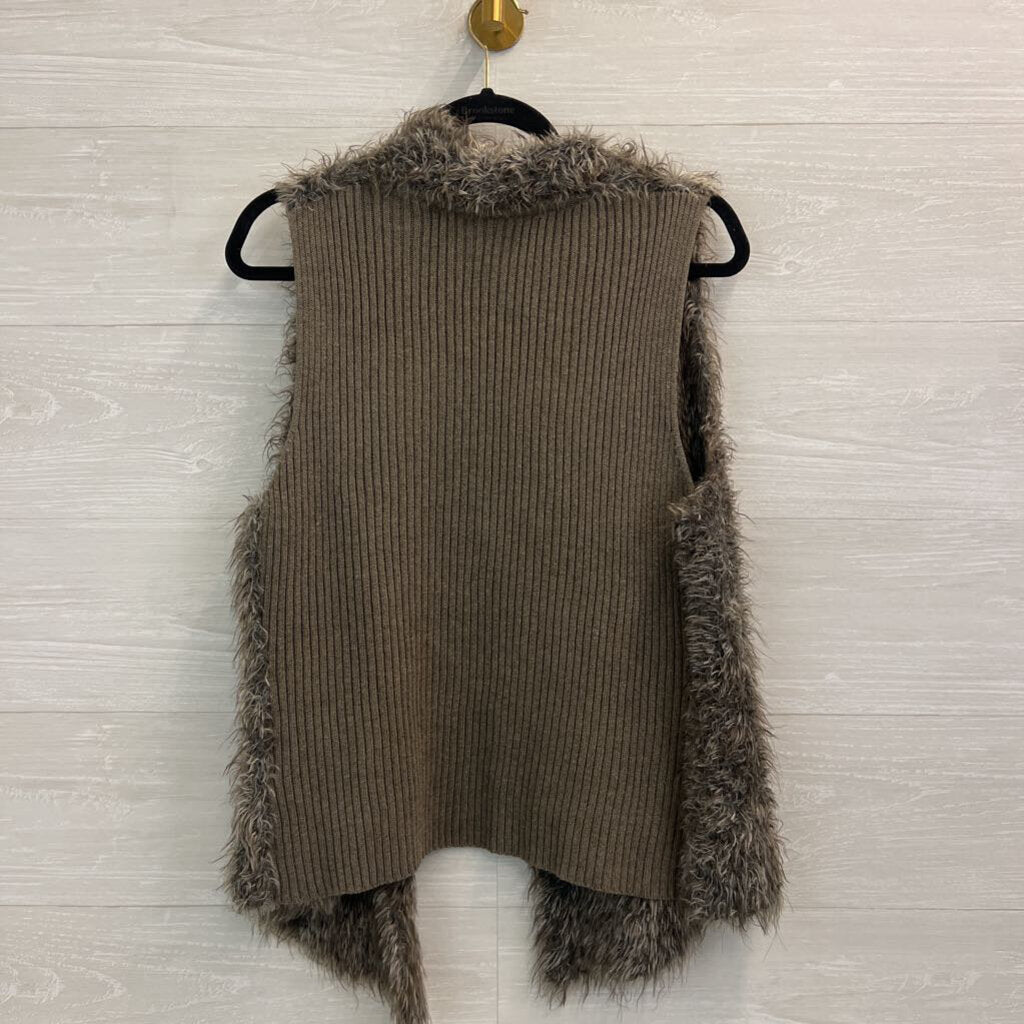 Cabi Soft Grey Faux Fur/ Knit Vest Small
