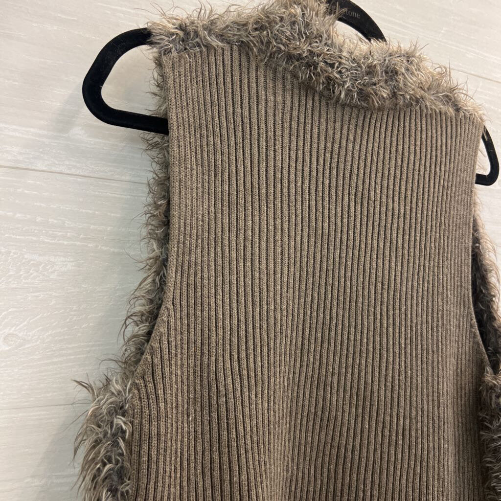 Cabi Soft Grey Faux Fur/ Knit Vest Small