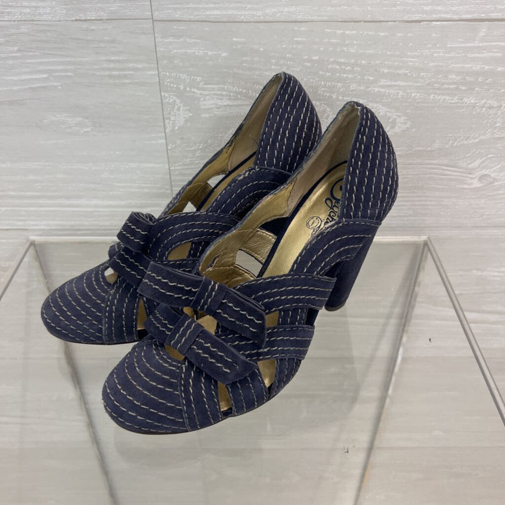 Seychelles Navy/ Beige Suede Stitched Bow Heels 6