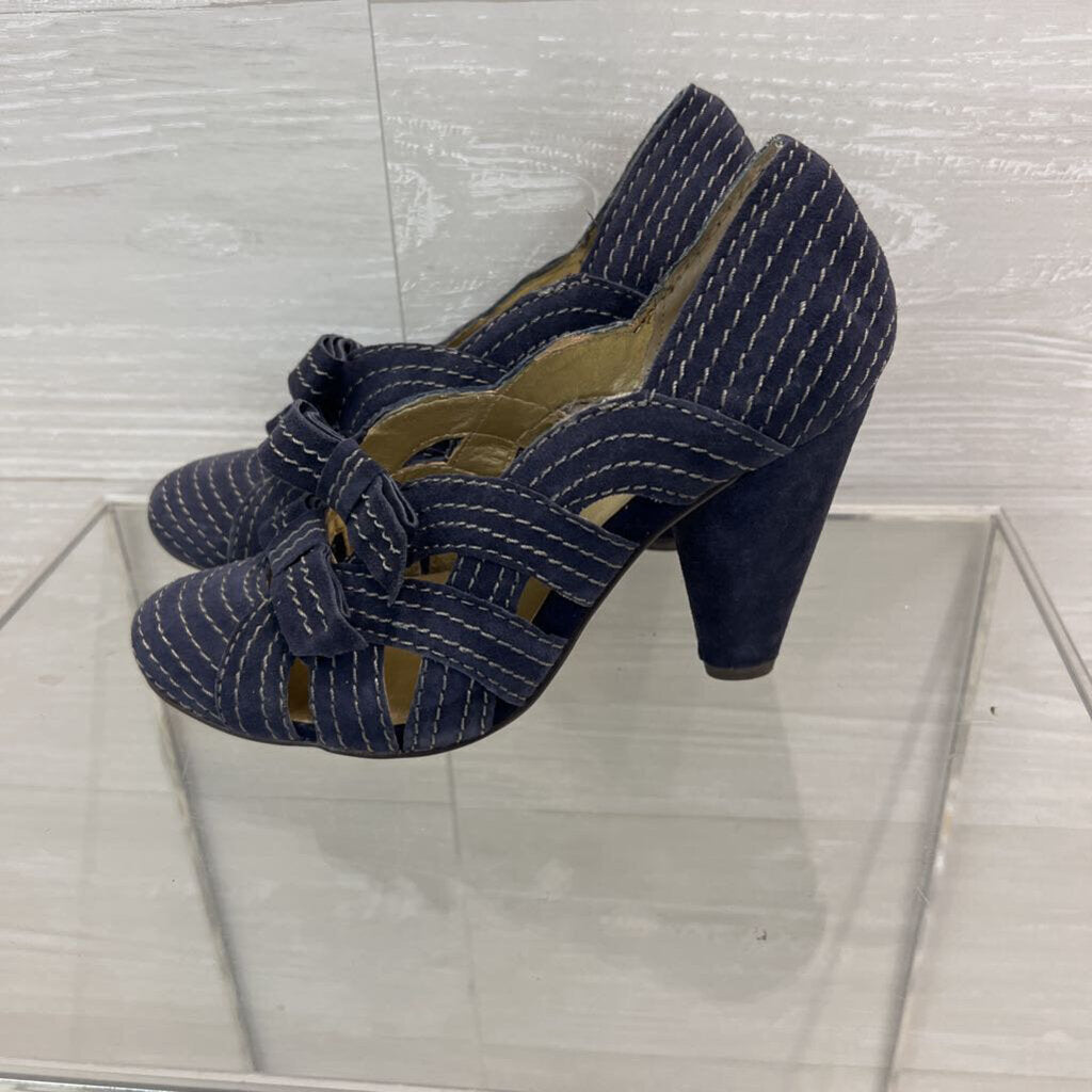 Seychelles Navy/ Beige Suede Stitched Bow Heels 6