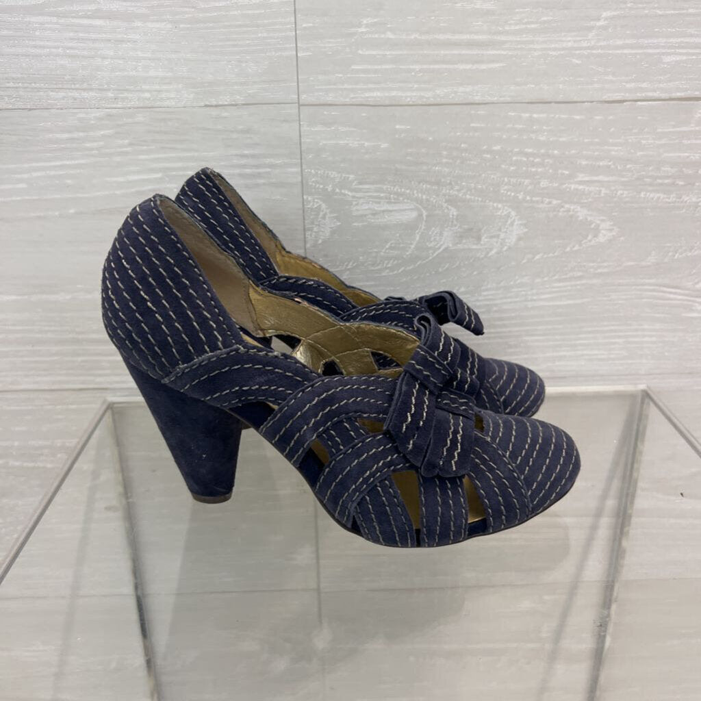 Seychelles Navy/ Beige Suede Stitched Bow Heels 6