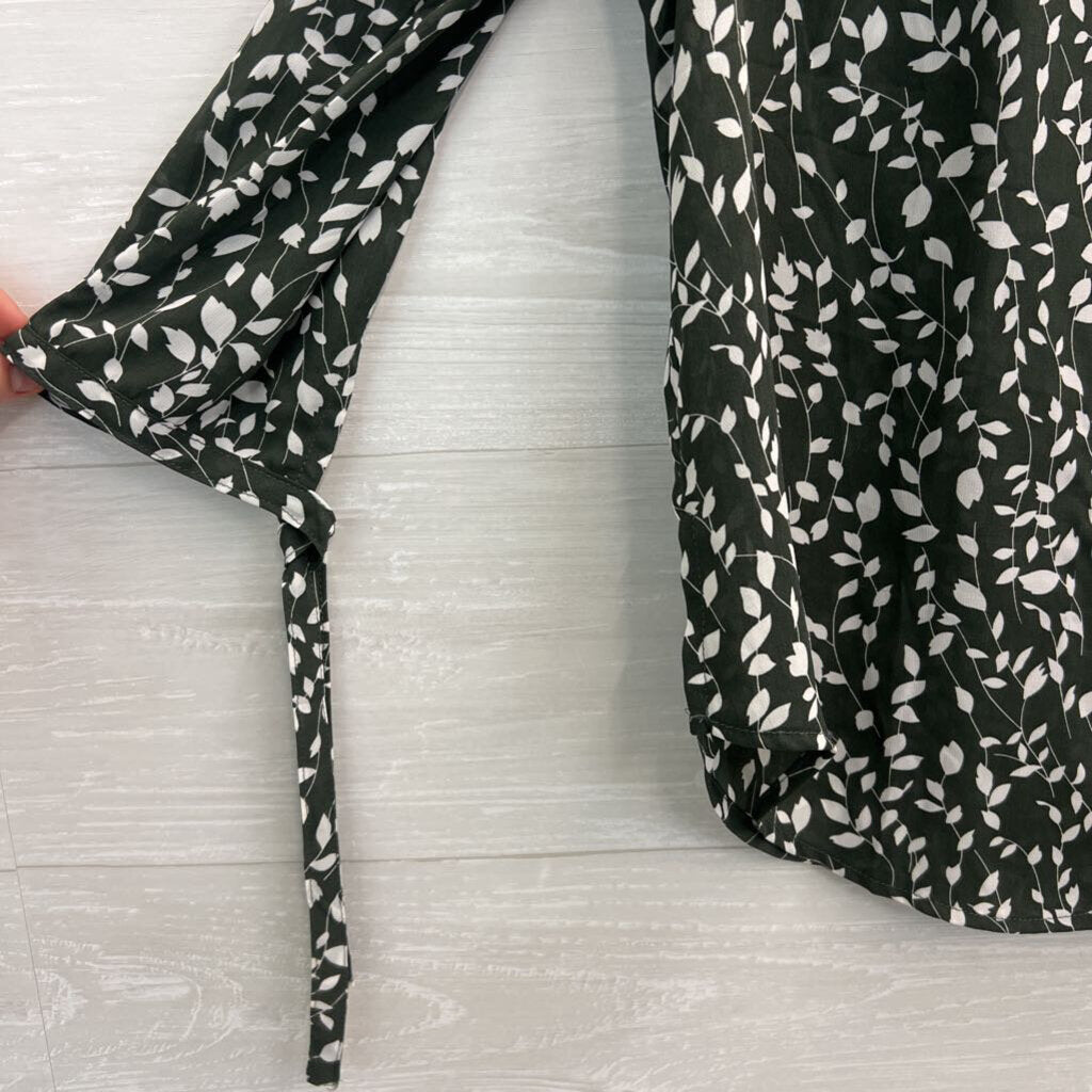 Monday Fun Green/ White Print Long Sleeve Top Medium