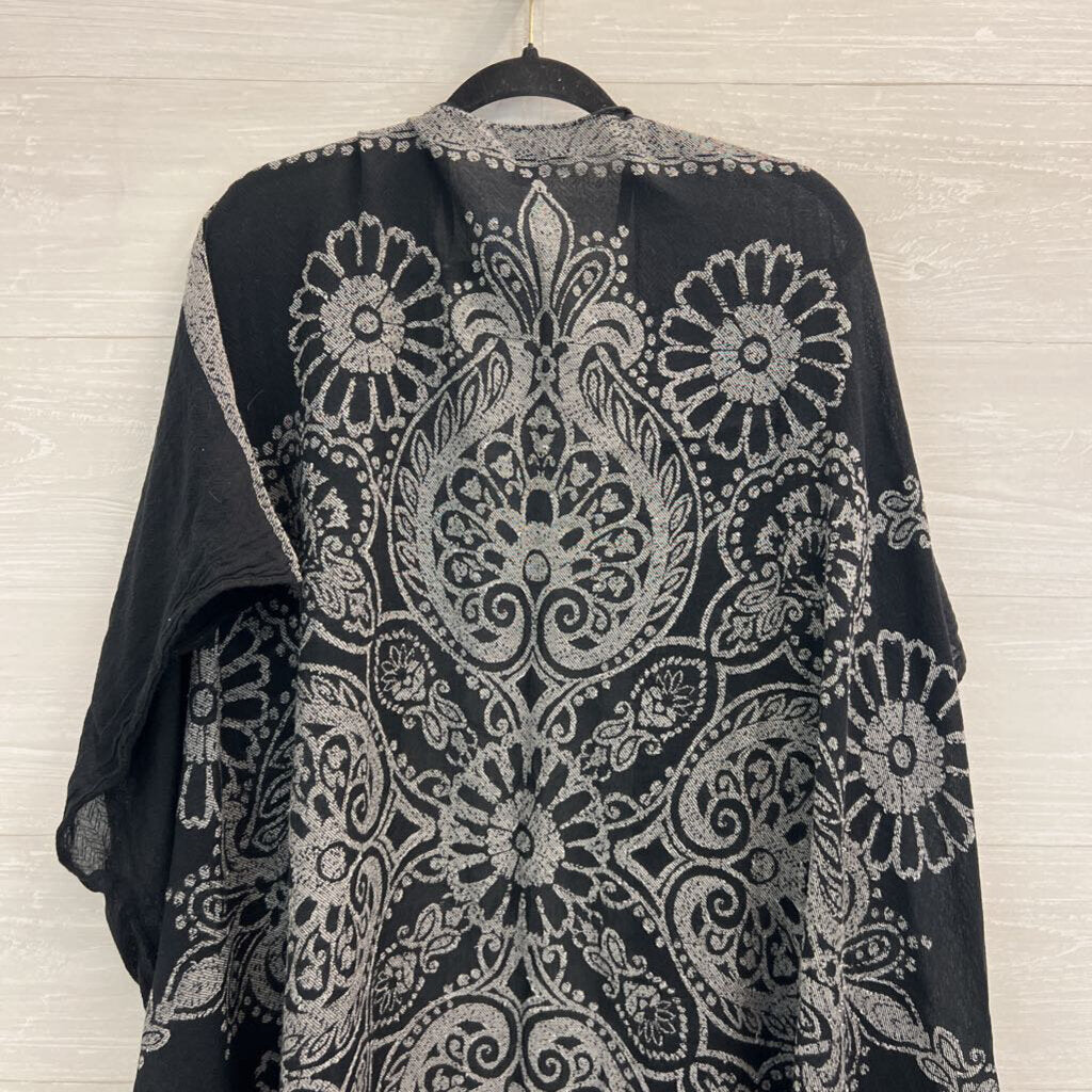 American Eagle Black/ White Print Kimono Top One Size