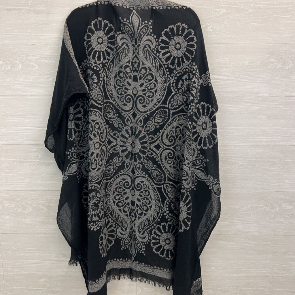 American Eagle Black/ White Print Kimono Top One Size