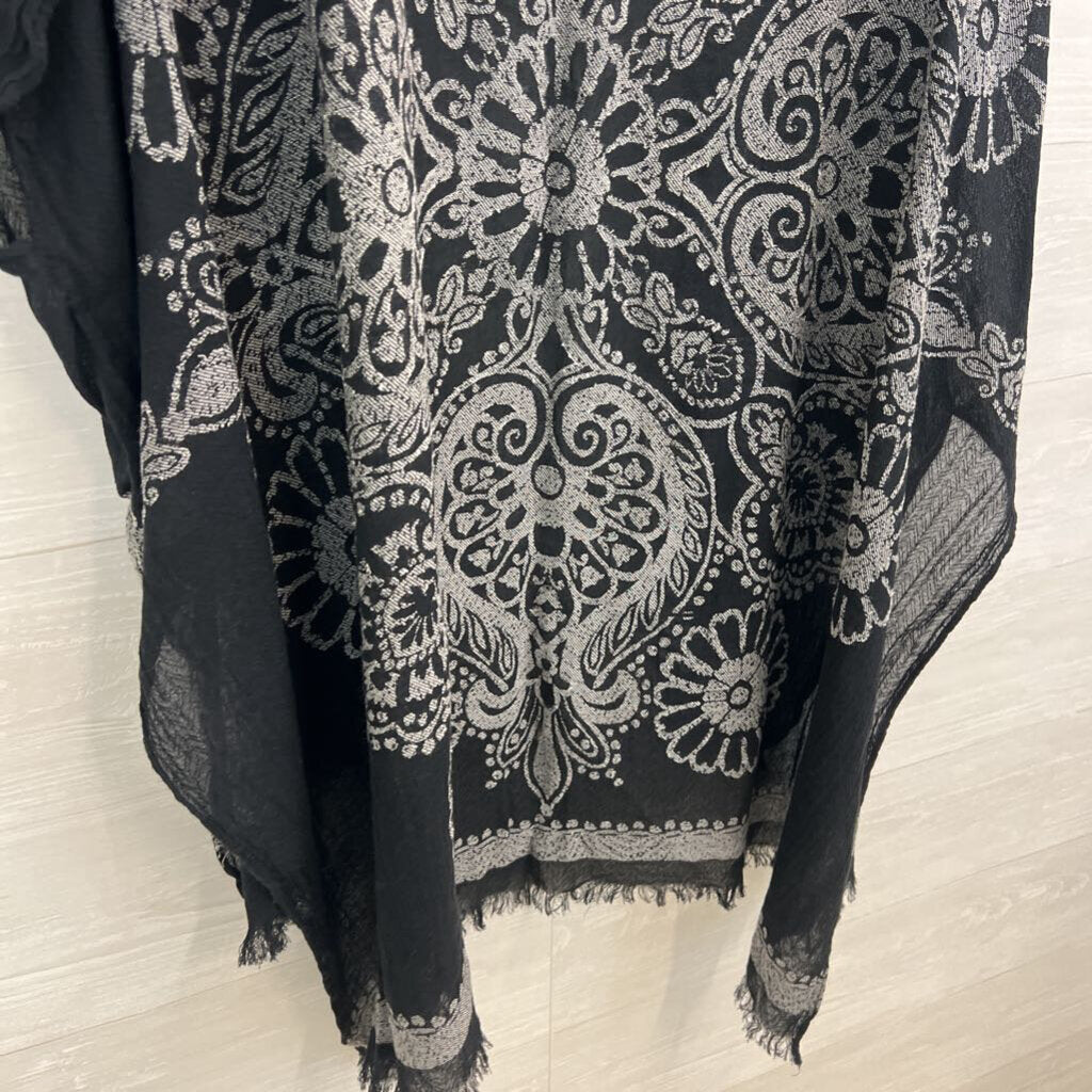 American Eagle Black/ White Print Kimono Top One Size
