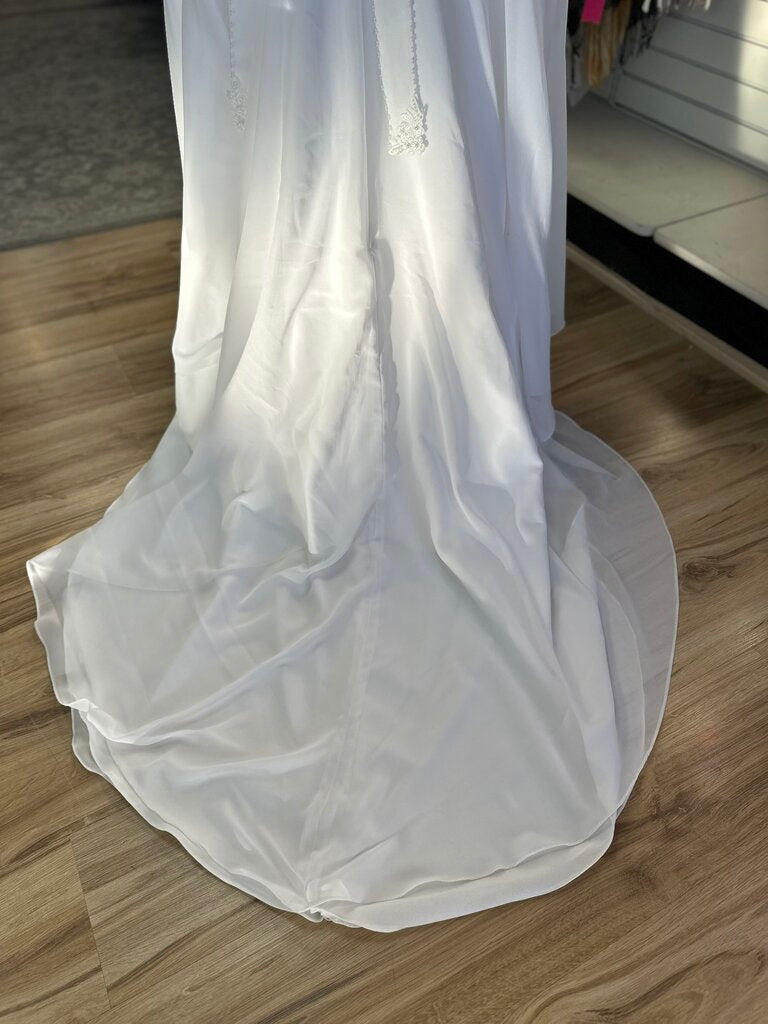 Vintage Eden Bridals Ivory Lace Detail Short Sleeve Bridal Gown 20