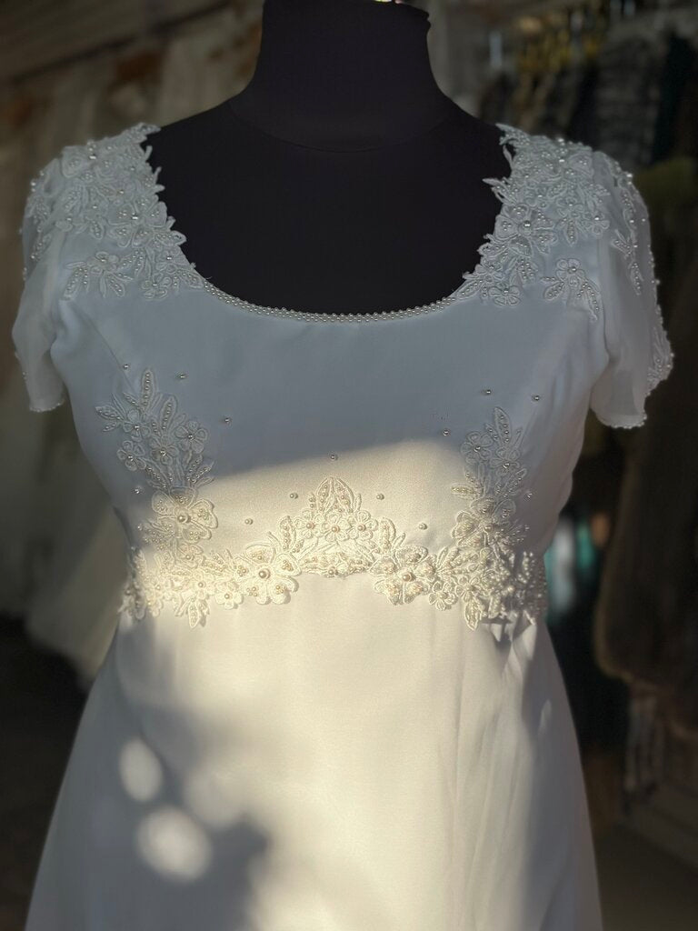 Vintage Eden Bridals Ivory Lace Detail Short Sleeve Bridal Gown 20