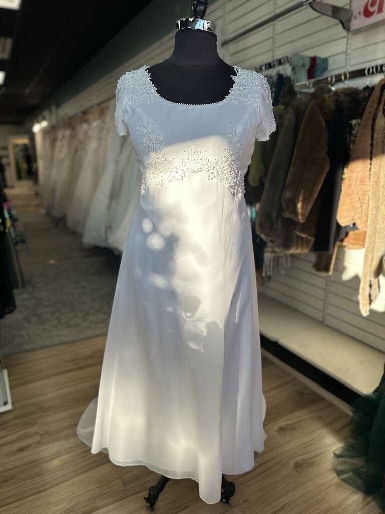 Vintage Eden Bridals Ivory Lace Detail Short Sleeve Bridal Gown 20