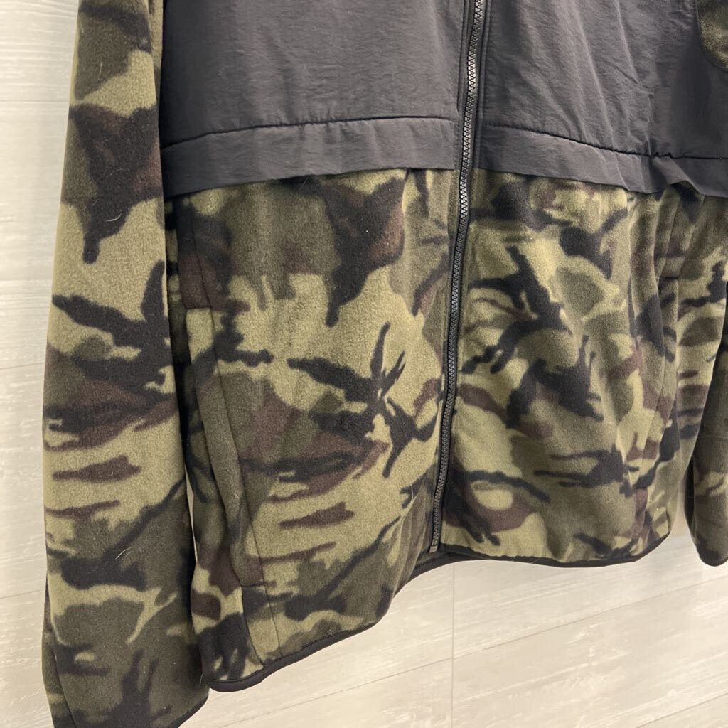 Soft Green/ Black Fleece Camo Print Zip Up Jacket Large