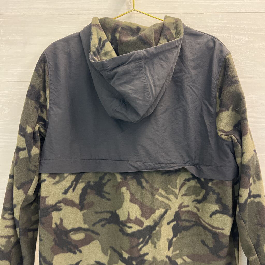 Soft Green/ Black Fleece Camo Print Zip Up Jacket Large